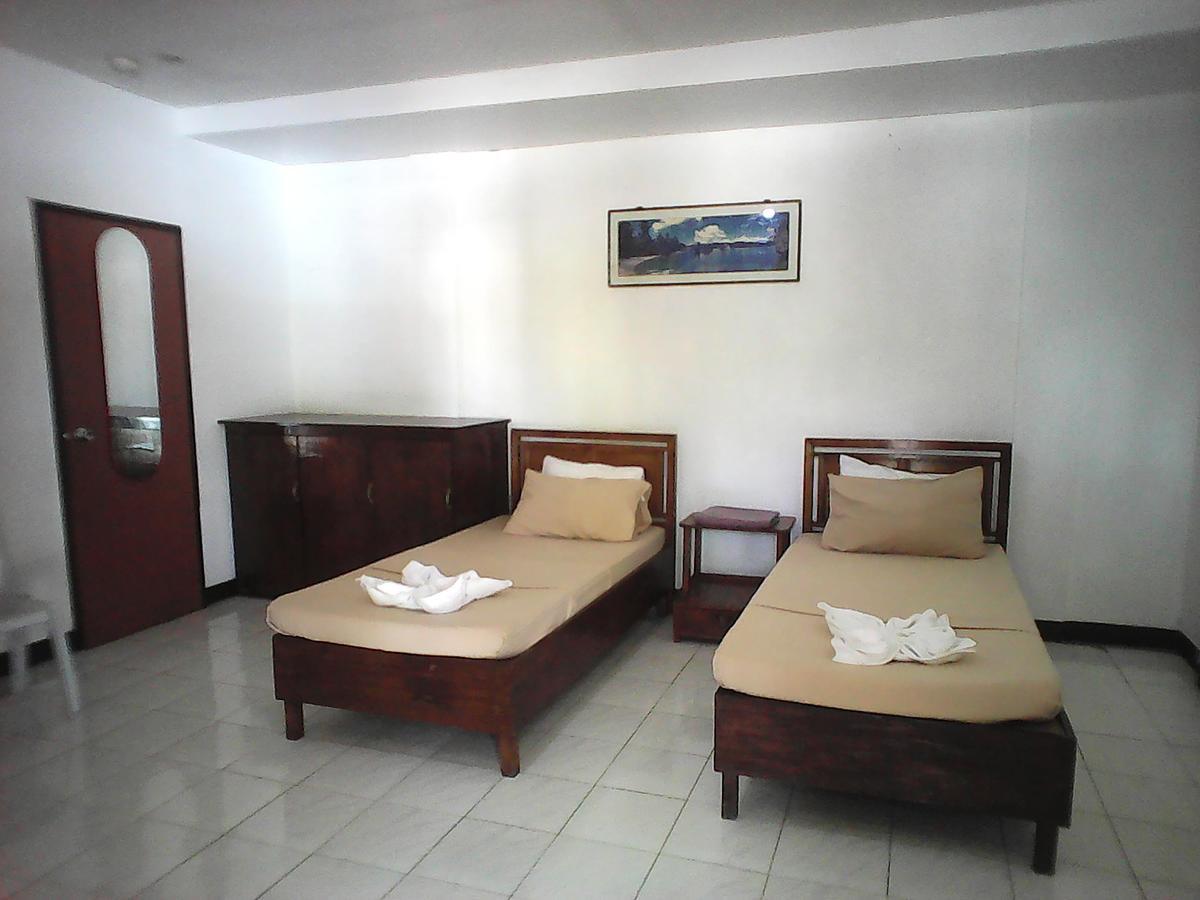 Gazebo Pools And Restaurant Hotel Cabadbaran Exterior photo
